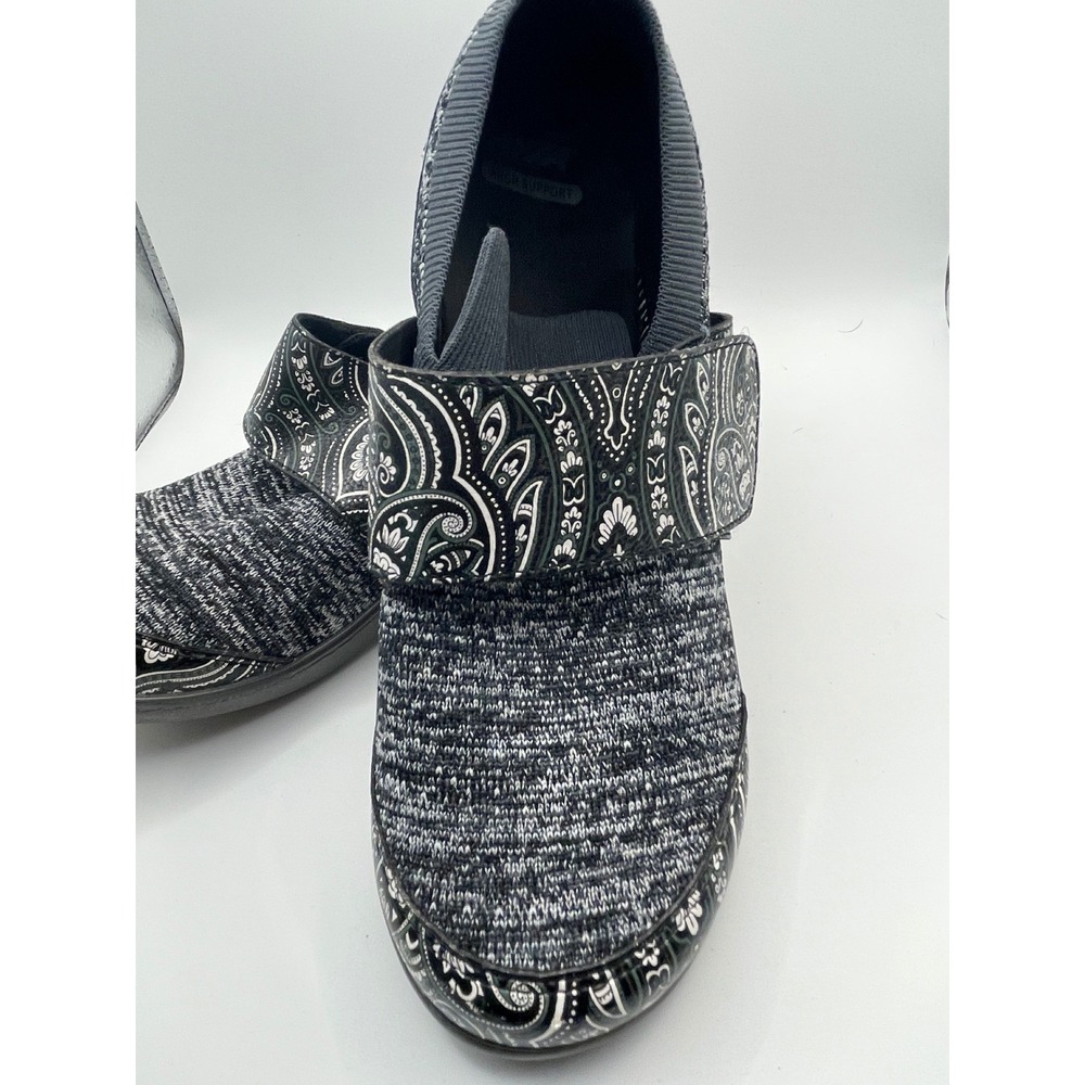 TRAQ Alegria Qwik Shoe Outta Sight Black & Gray Paisley Slip On Women's‎ sz7